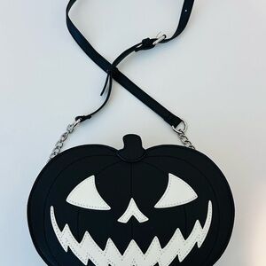 NWOT Mad Engine Black Pumpkin Jack O Lantern Glow in the Dark Crossbody